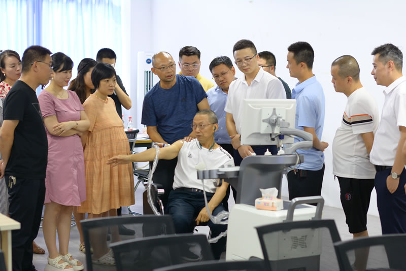 綿陽(yáng)市、江油市醫(yī)療領(lǐng)航者蒞臨我司，共繪健康未來(lái)新篇章！3.jpg