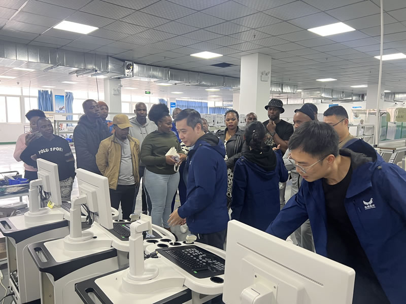 綿陽非洲留學(xué)生團(tuán)參訪我司工廠，共促中外國(guó)際交流與商務(wù)合作新篇章！5.jpg