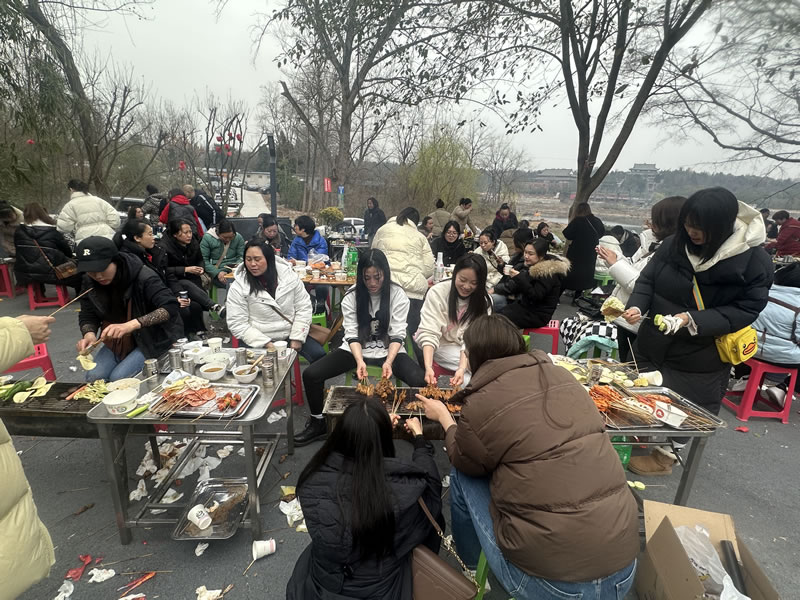 綿陽市先鋒醫(yī)療器械有限公司—— 慶祝“3.8婦女節(jié)”，共赴燒烤盛宴，致敬巾幗風(fēng)采1.jpg